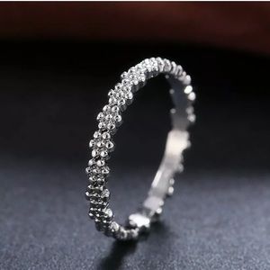 925 Silver Elegant Small Flower Ring Size 9